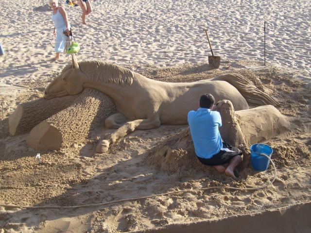 Sculpture sur sable dans e) COUPS DE COEUR 120324102724673839622261