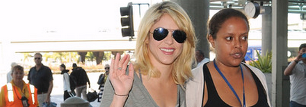 Shakira à laéroport LAX de Los Angeles Photos 1206100915161432129963885 Shakira à laéroport LAX de Los Angeles Photos