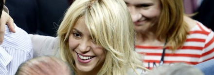 12061910323114321210001401 Shakira au match Espagne vs. Italie   Tweet