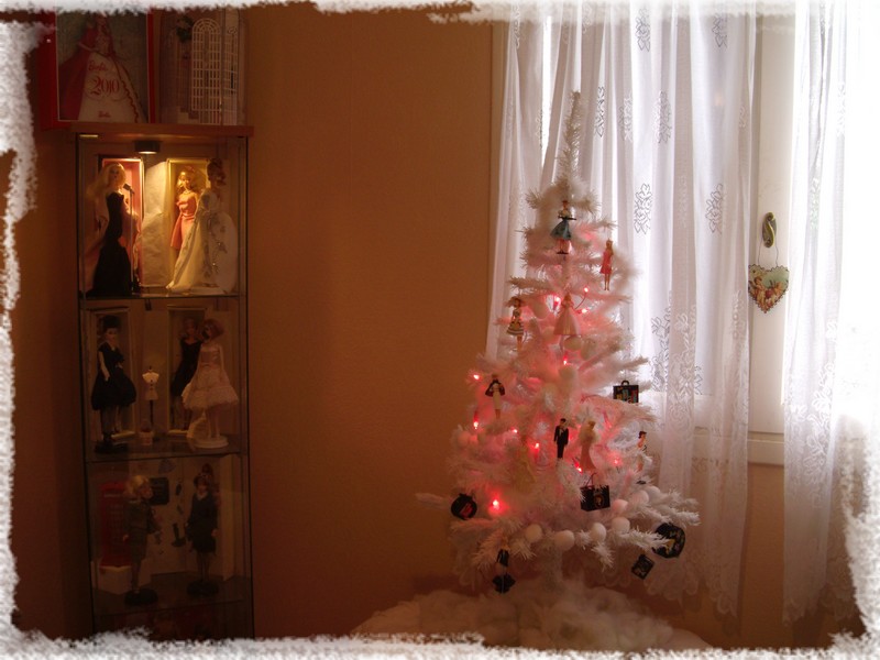 Ma Barbie's room a son sapin de Noël ! 101125102508729707192529