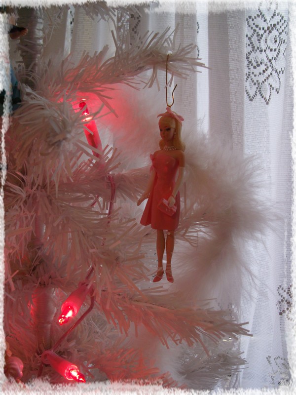 Ma Barbie's room a son sapin de Noël ! 101125102509729707192532