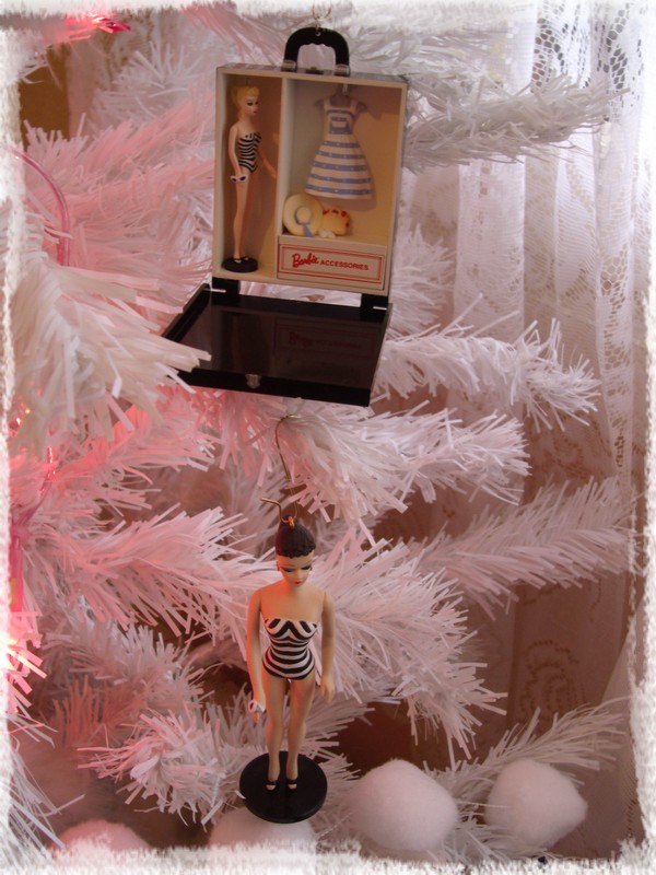 Ma Barbie's room a son sapin de Noël ! 101125102509729707192535
