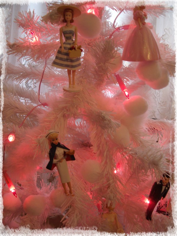 Ma Barbie's room a son sapin de Noël ! 101125102510729707192537