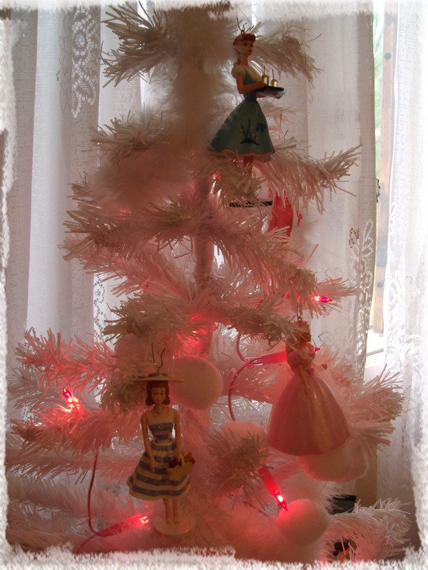 Ma Barbie's room a son sapin de Noël ! 101125102510729707192538
