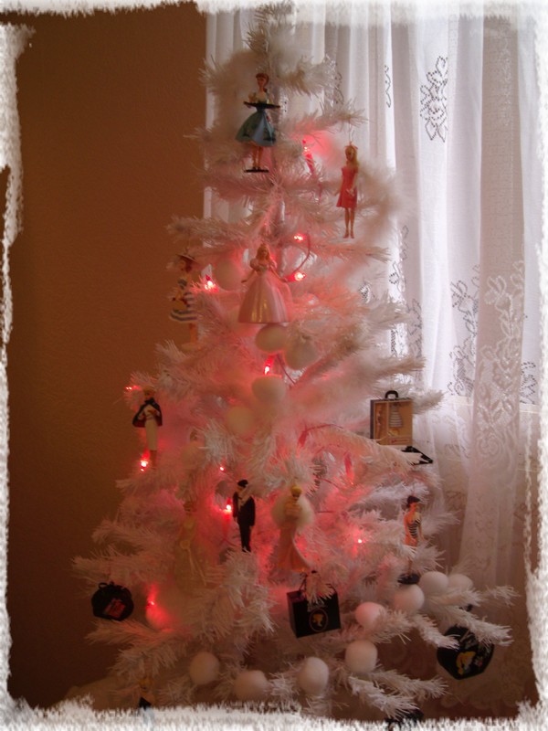 Ma Barbie's room a son sapin de Noël ! 101125102510729707192540