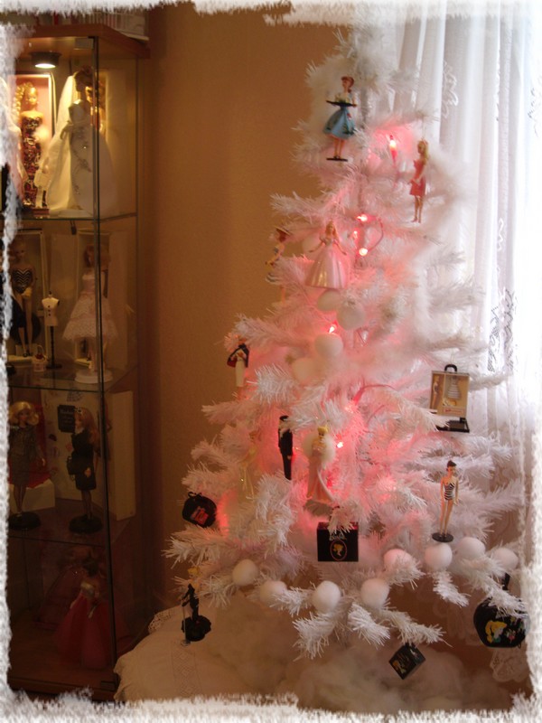 Ma Barbie's room a son sapin de Noël ! 101125102511729707192541