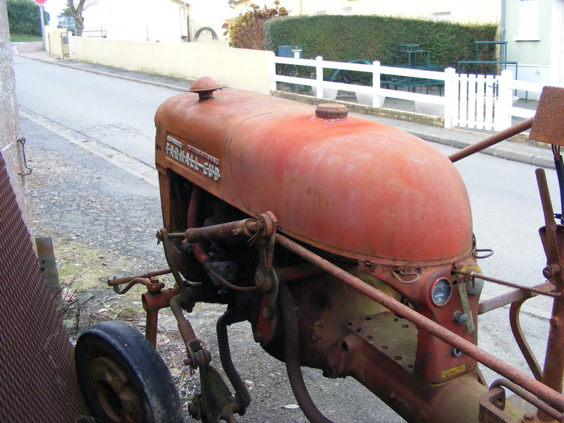 Farmall Cub Français avec porte outil ventral 101229011752475357382939