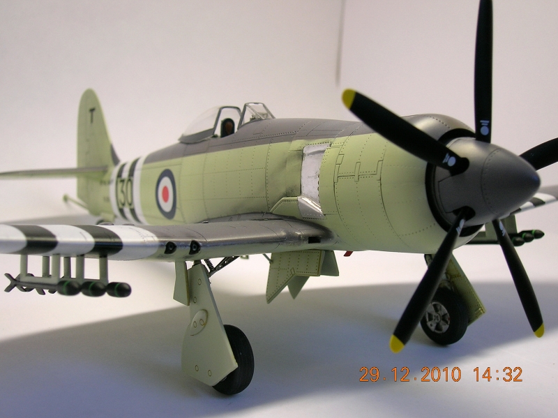 HAWKER SEA FURY Trumpeter au 48e 1012301111241242147388083