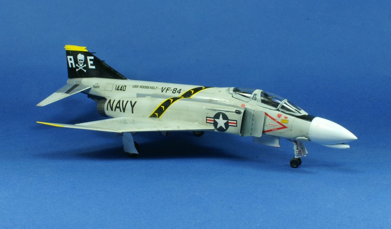 [Fujimi] 1/72 - McDonnell-Douglas F-4N Phantom II - VF-84    1101140728281201587469409