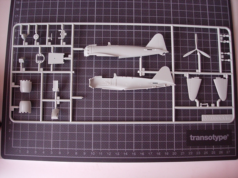 [Academy] 1/72 - Mitsubishi A6M5c Zero Type 52    1101141143351205677467393