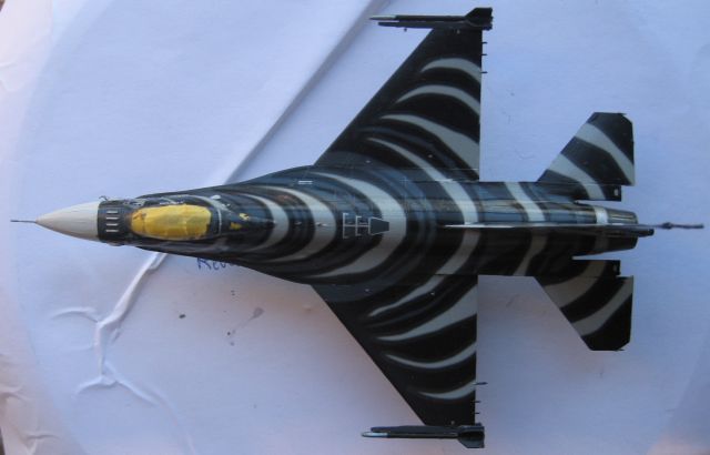 [Revell] 1/72 - General Dynamics F-16A Fighting Falcon - Mlu Tiger Meet 09  1102070817561147377605699