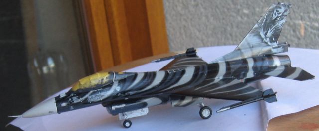 [Revell] 1/72 - General Dynamics F-16A Fighting Falcon - Mlu Tiger Meet 09  1102070818091147377605705