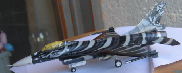 [Revell] 1/72 - General Dynamics F-16A Fighting Falcon - Mlu Tiger Meet 09  1102070818111147377605706