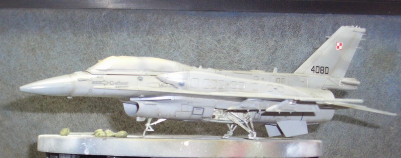 [Kinetik] 1/72 - General Dynamics F-16D Fighting Falcon block 52+  - Page 2 1102150711081201587654543