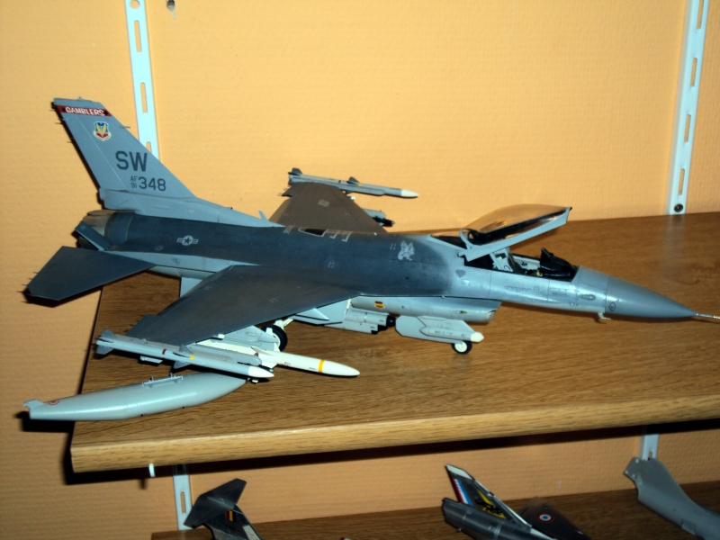 [Tamiya] 1/32 - General Dynamics F-16CJ Fighting Falcon 1102200737391239157684387