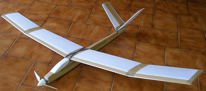 Construction du polytwo, moto-planeur 2 axes V-tail 150cm en dépron - Page 2 11030201481297607743252