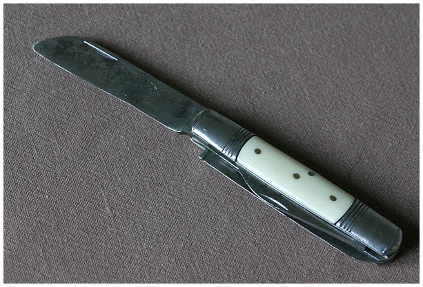 Un tonneau français, pas le barrel knife suédois 110320053524329817851691
