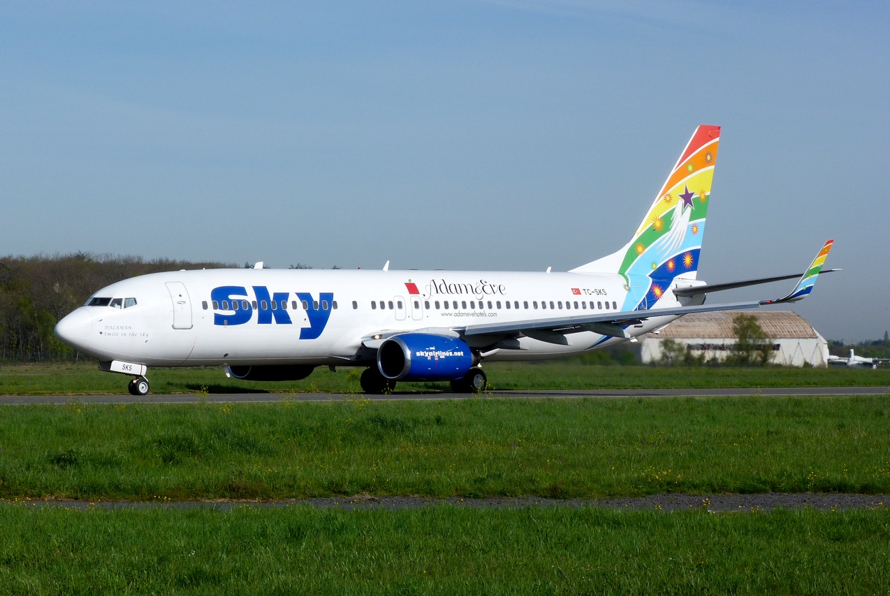 Spotting du 06/04/2011: Doublé Sky Airlines B738 & A321 1104060904191179737950334
