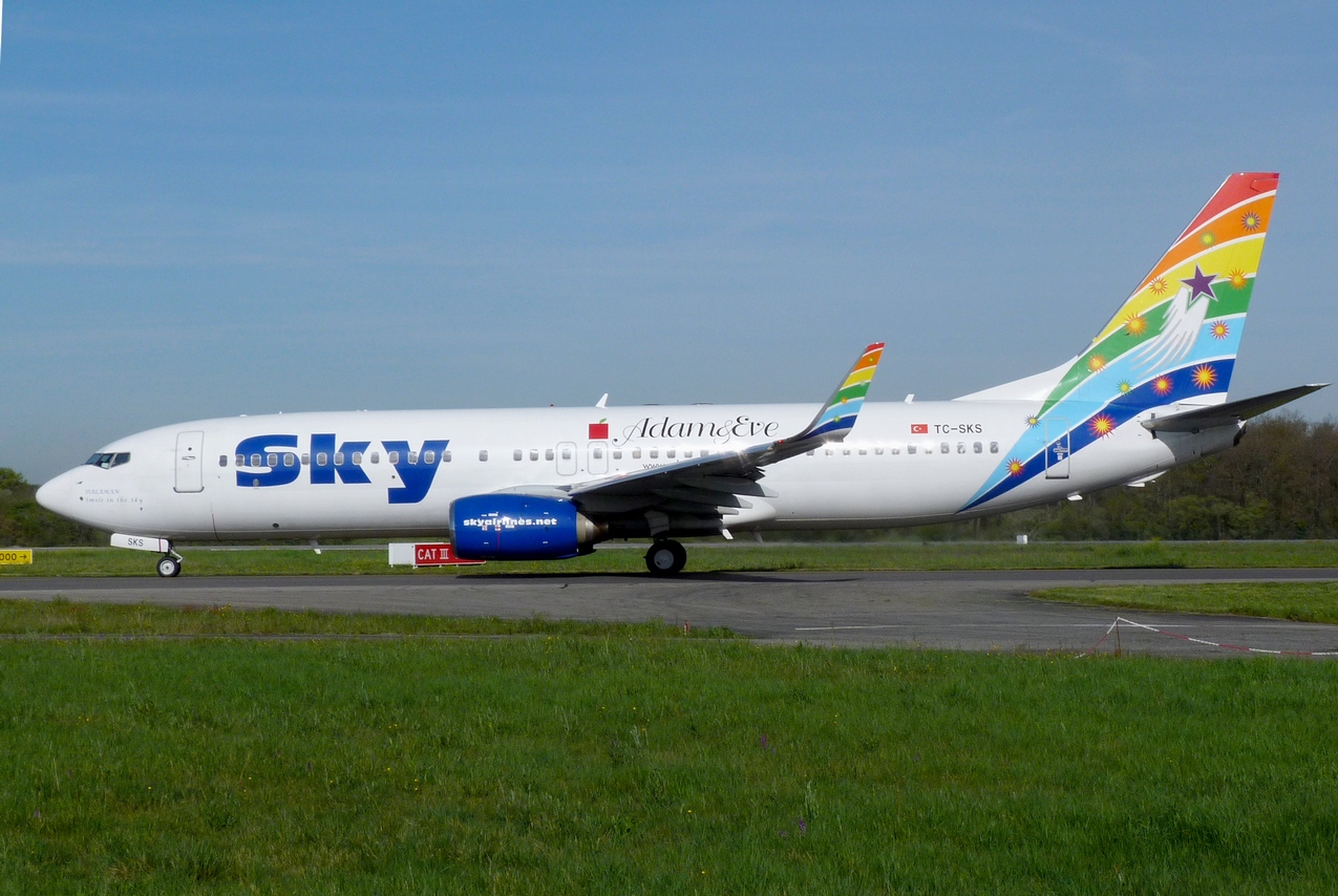 Spotting du 06/04/2011: Doublé Sky Airlines B738 & A321 1104060904331179737950335