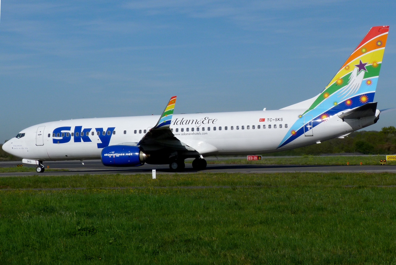 Spotting du 06/04/2011: Doublé Sky Airlines B738 & A321 1104060904471179737950337