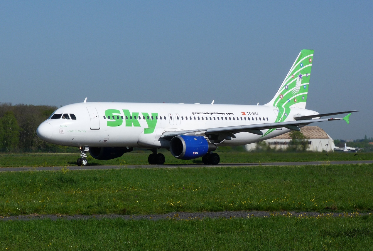 [07/04/2011] A320 Sky Airlines (TC-SKJ)  1104111143341179737976955