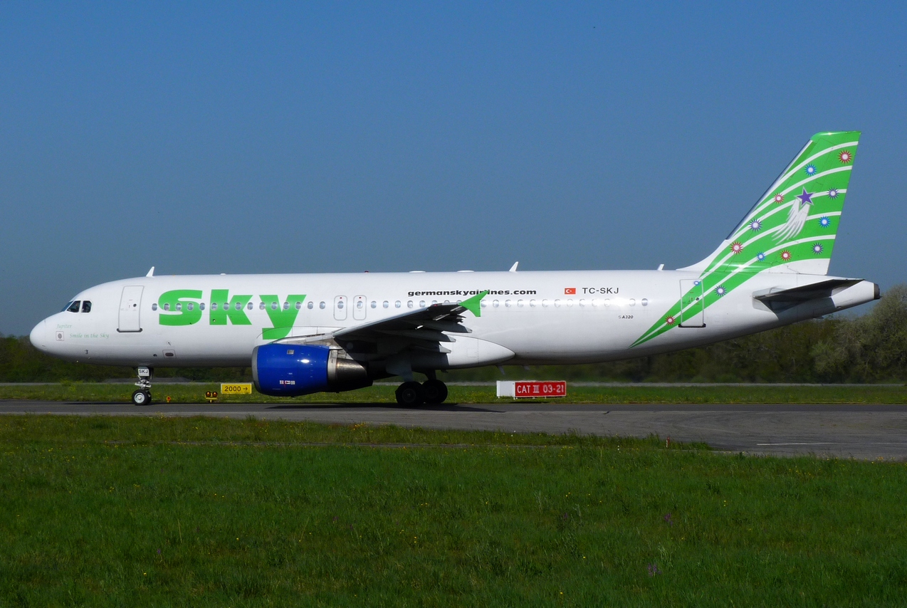 [07/04/2011] A320 Sky Airlines (TC-SKJ)  1104111143481179737976957