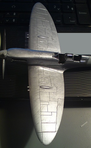 [Airfix] Spitfire Mk IX / UTI (1/72) 1104200617161304058025300