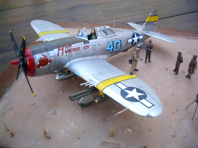 P-47D "Hun Hunter XIV" - Sur la piste d'Alto - Eté 1944. 110519053843973618182504
