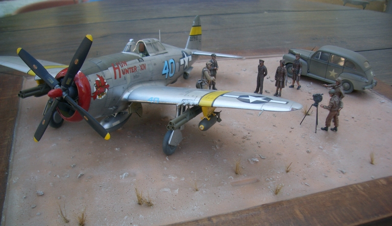 P-47D "Hun Hunter XIV" - Sur la piste d'Alto - Eté 1944. 110519053844973618182507