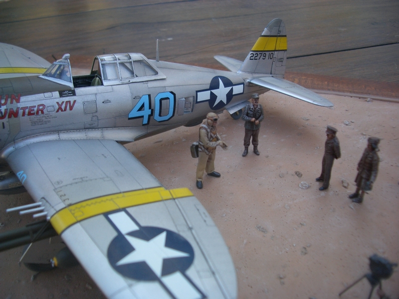 P47D "Hun Hunter XIV" Sur la piste d'Alto Eté 1944.