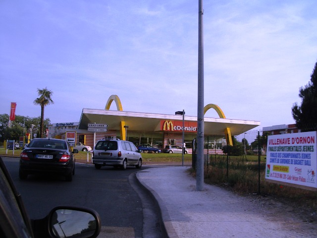 Un McDonald's V-O rétro près de Bordeaux qui vaut le détour  1105210916521289078193656