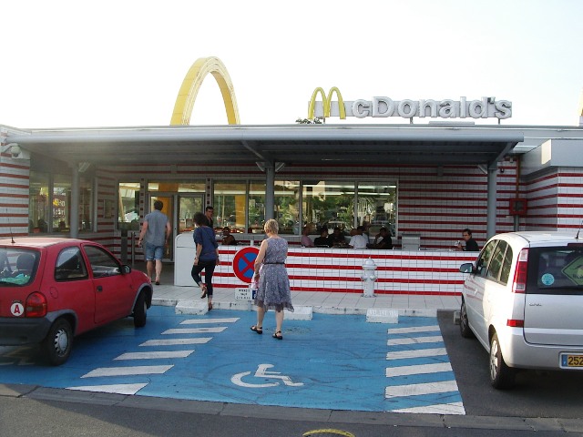 Un McDonald's V-O rétro près de Bordeaux qui vaut le détour  1105210916531289078193657