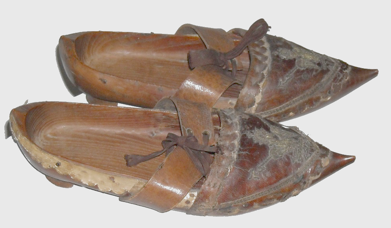 Chaussures et chaussons -Le sabot - suite -et autres(historique,photos) 110530031803136238239654