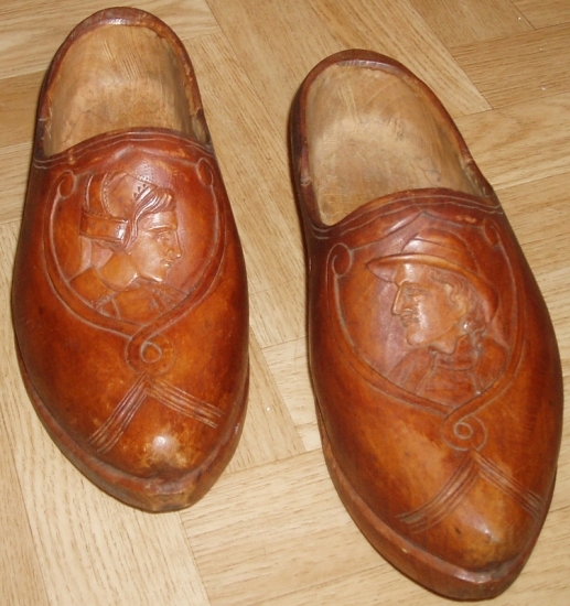Chaussures et chaussons -Le sabot - suite -et autres(historique,photos) 110530034539136238239860