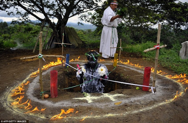 L'exorciste qui guéri les possédés Colombiens 1106030140331278938258907