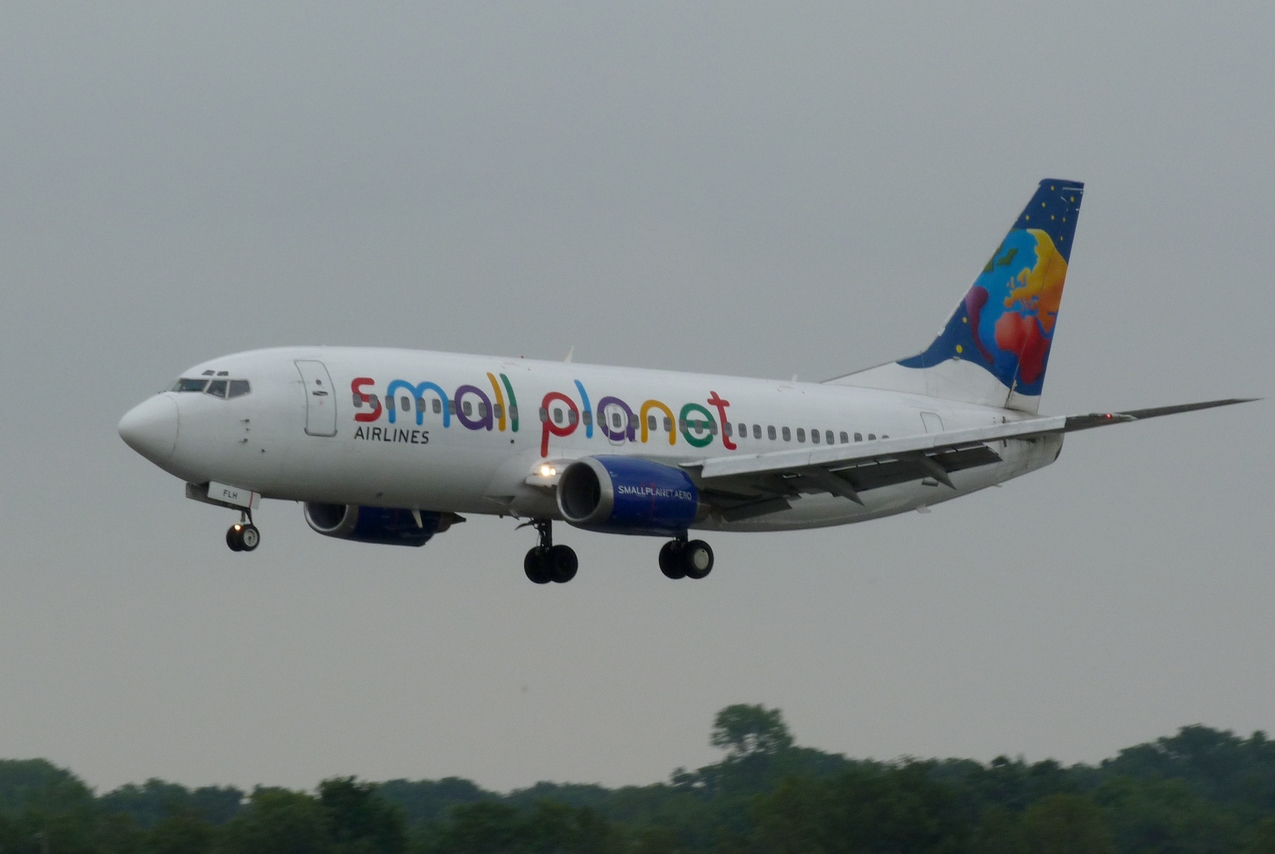[06/06/2011] B737-300 (LY-FLH) Small Planet 1106061001471326458279945
