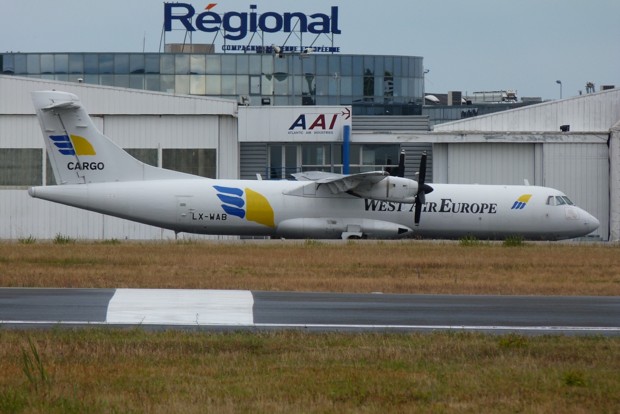 [12/06/2011] ATR72-100 (LX-WAB) West Air Europe Cargo  1106131245311326458313021