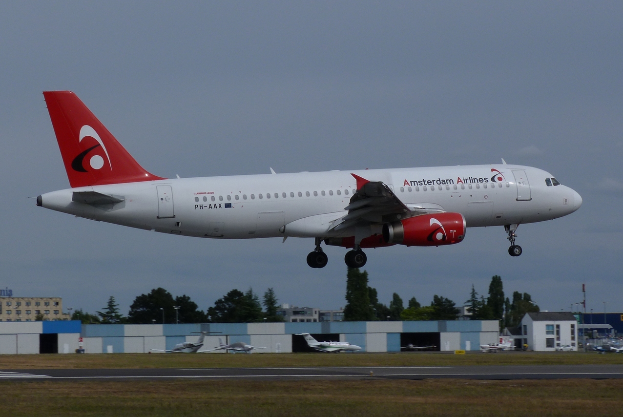 [04/06/2011] A320 (PH-AAX) Amsterdam Airlines  1106160907021326458334595