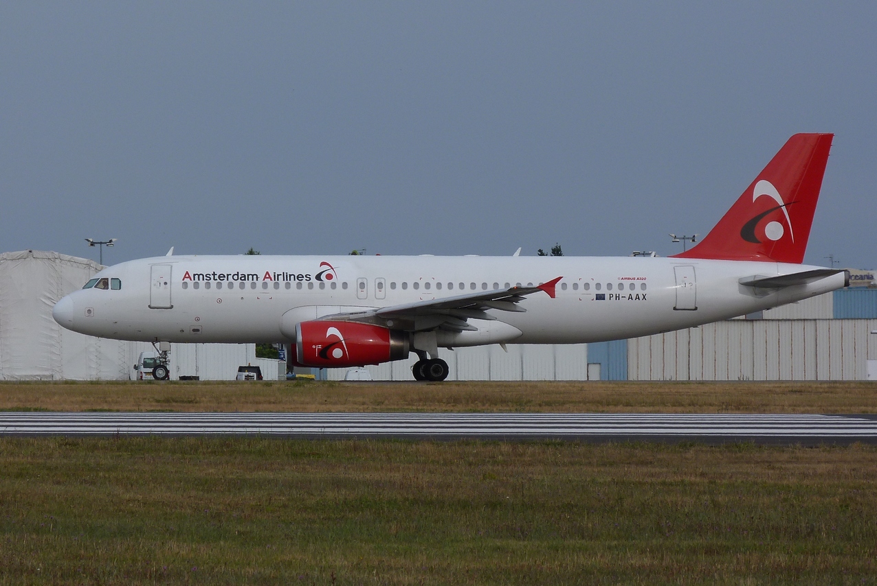 [04/06/2011] A320 (PH-AAX) Amsterdam Airlines  1106160907361326458334608