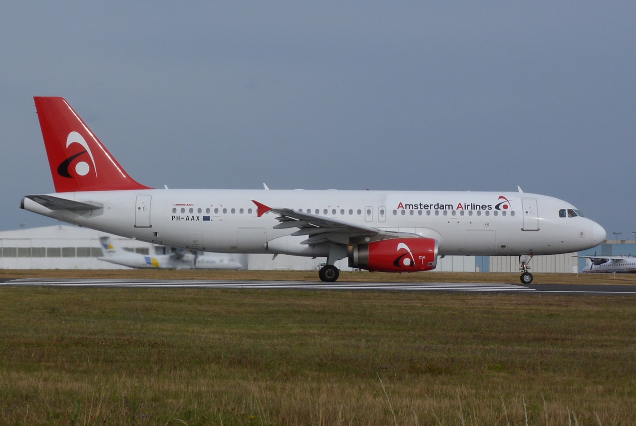 [04/06/2011] A320 (PH-AAX) Amsterdam Airlines  1106160932371326458334745
