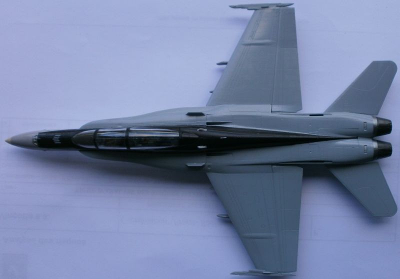 [Academy] 1/72 - McDonnell-Douglas F/A-18D Hornet "US Marines Corps"  - Page 3 1106170842301147378339676