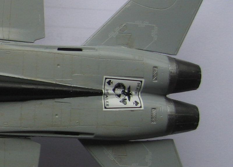 [Academy] 1/72 - McDonnell-Douglas F/A-18D Hornet "US Marines Corps"  - Page 4 1106290121341147378398424