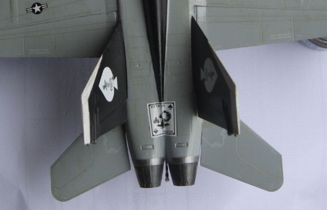 [Academy] 1/72 - McDonnell-Douglas F/A-18D Hornet "US Marines Corps"  - Page 4 1106290547231147378400395