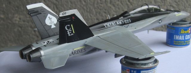 F/A-18D Hornet "US Marines Corps" [academy] 1/72 - Page 4 1106290547261147378400397