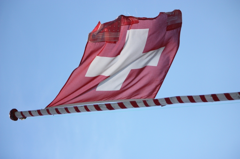 Photo de drapeaux.. suisse videmment ! 1107030631171347208418363
