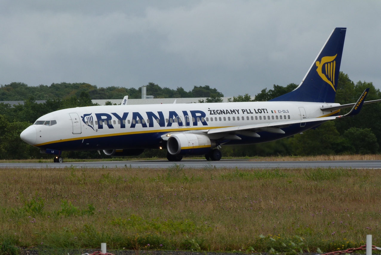 Spotting du 05/07/2011 : Ryanair "Zegnamy pll LOT" 1107060231111326458430535