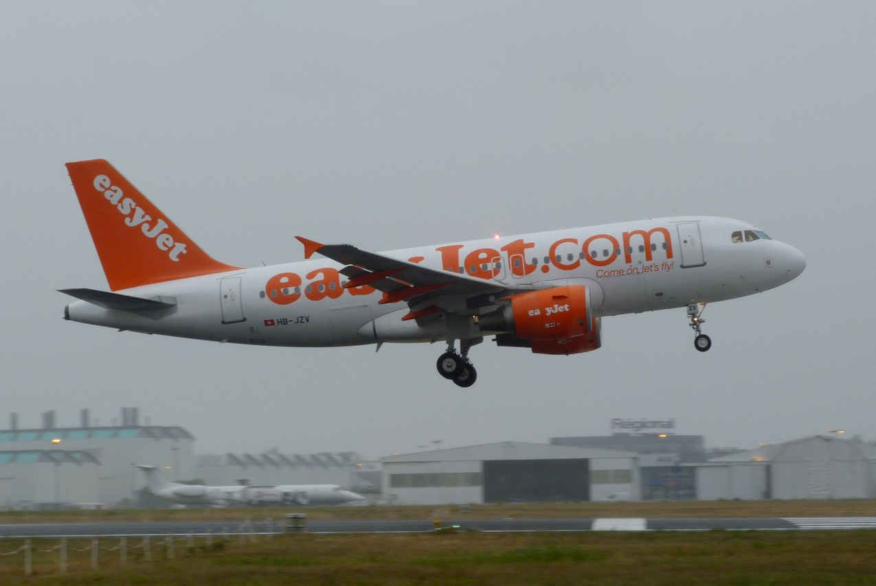 Spotting du 05/07/2011 : Ryanair "Zegnamy pll LOT" 1107060238161326458430583