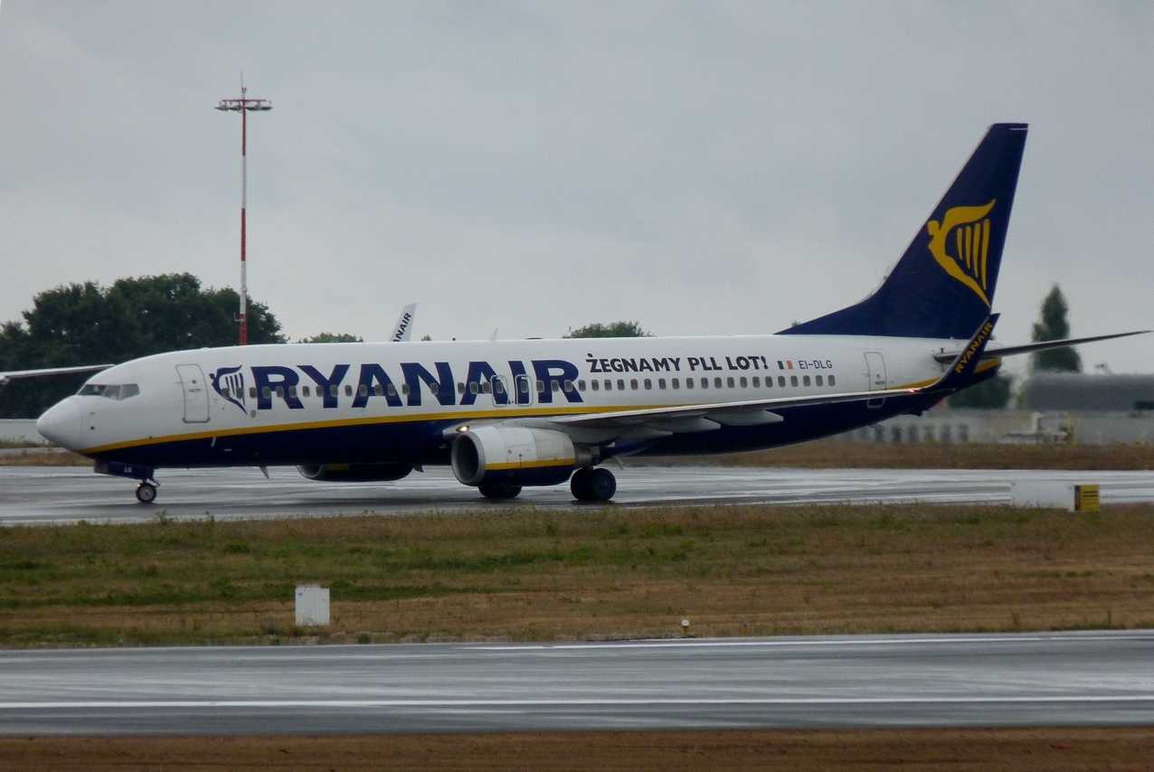 Spotting du 05/07/2011 : Ryanair "Zegnamy pll LOT" 1107060238481326458430584