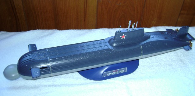 Revell 1/400 Soviet SSBN Typhoon (5066) 1107111108201272518454610