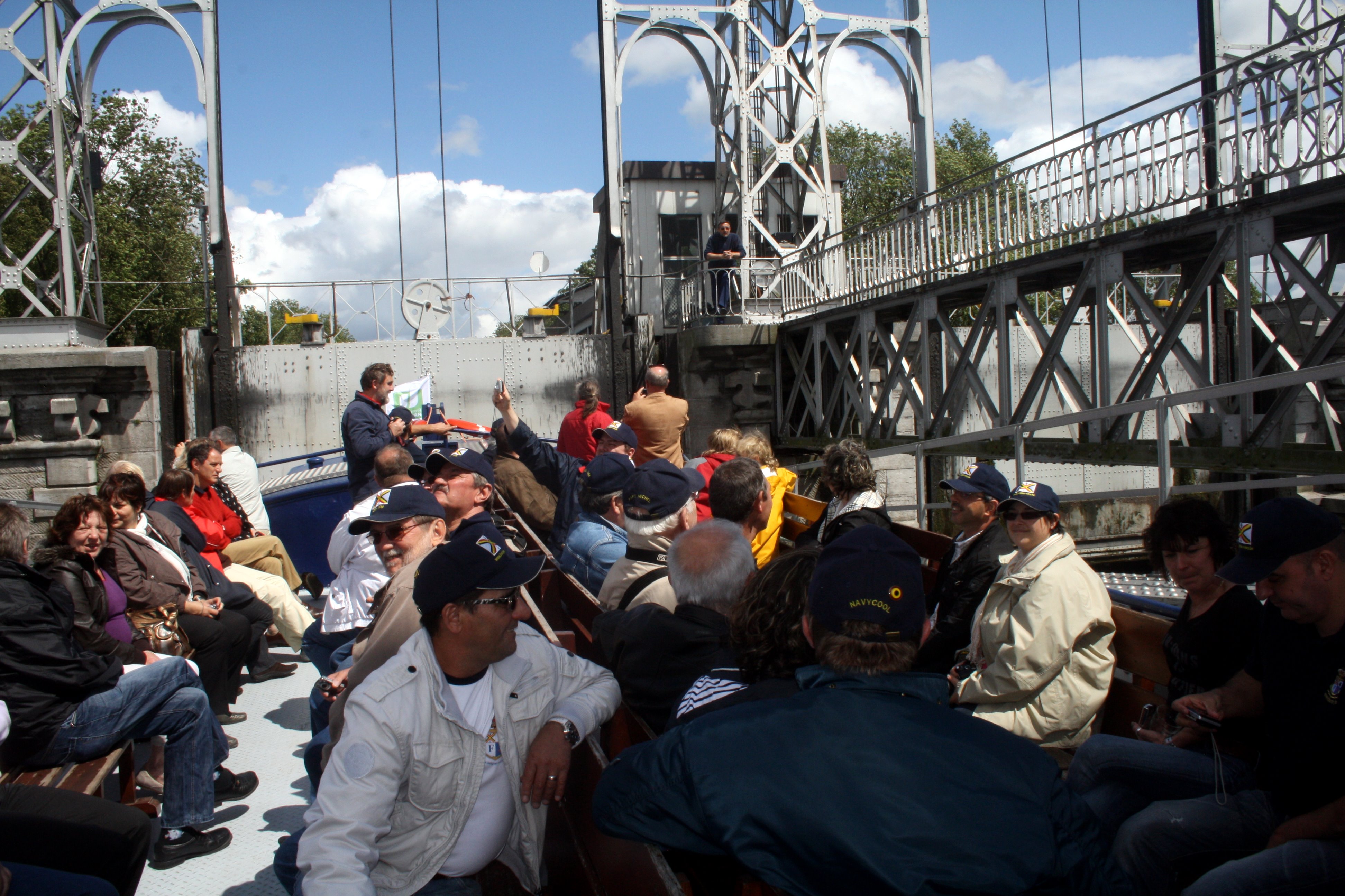 Visite du Canal du Centre historique le dimanche 17 juillet - Page 32 1107240110141095838508204